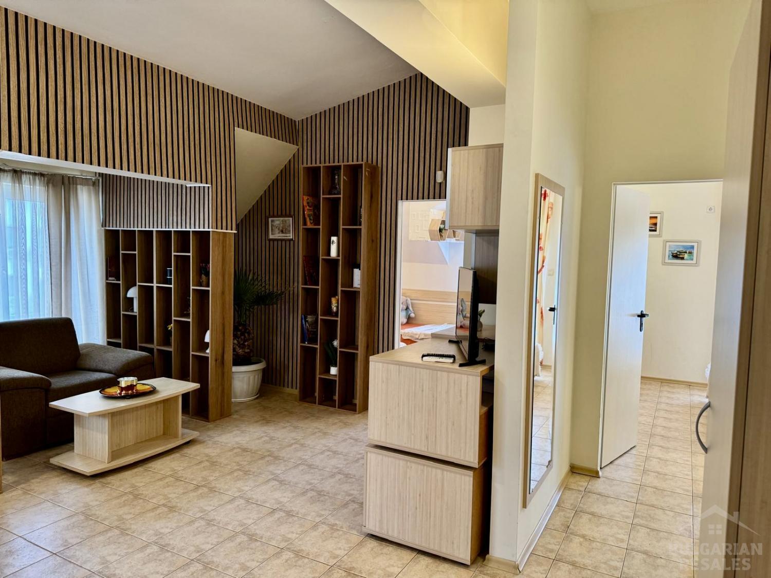 Cozy renovated apartment in a small complex ID: 5691 - Photo 3