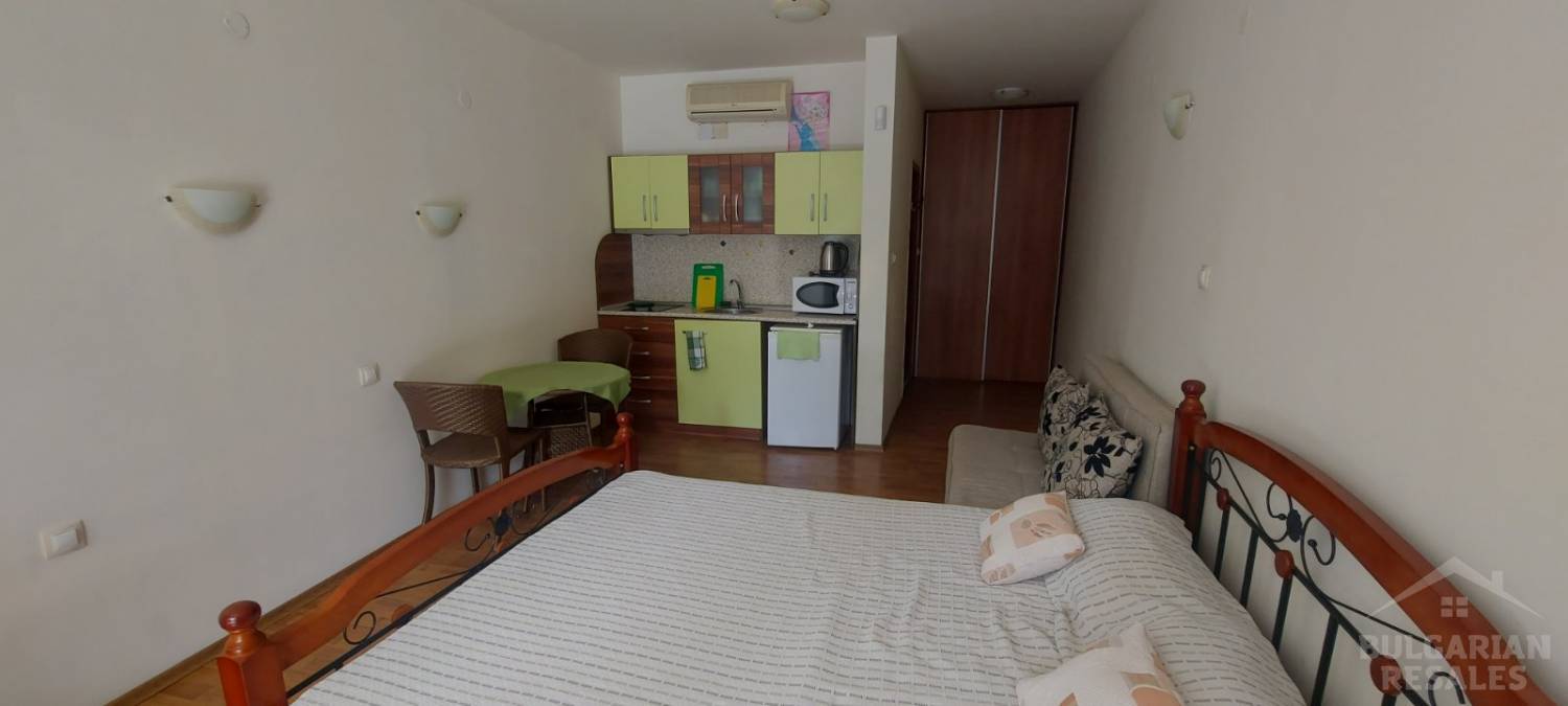 Студия с прямым выходом к бассейну, комплекс 