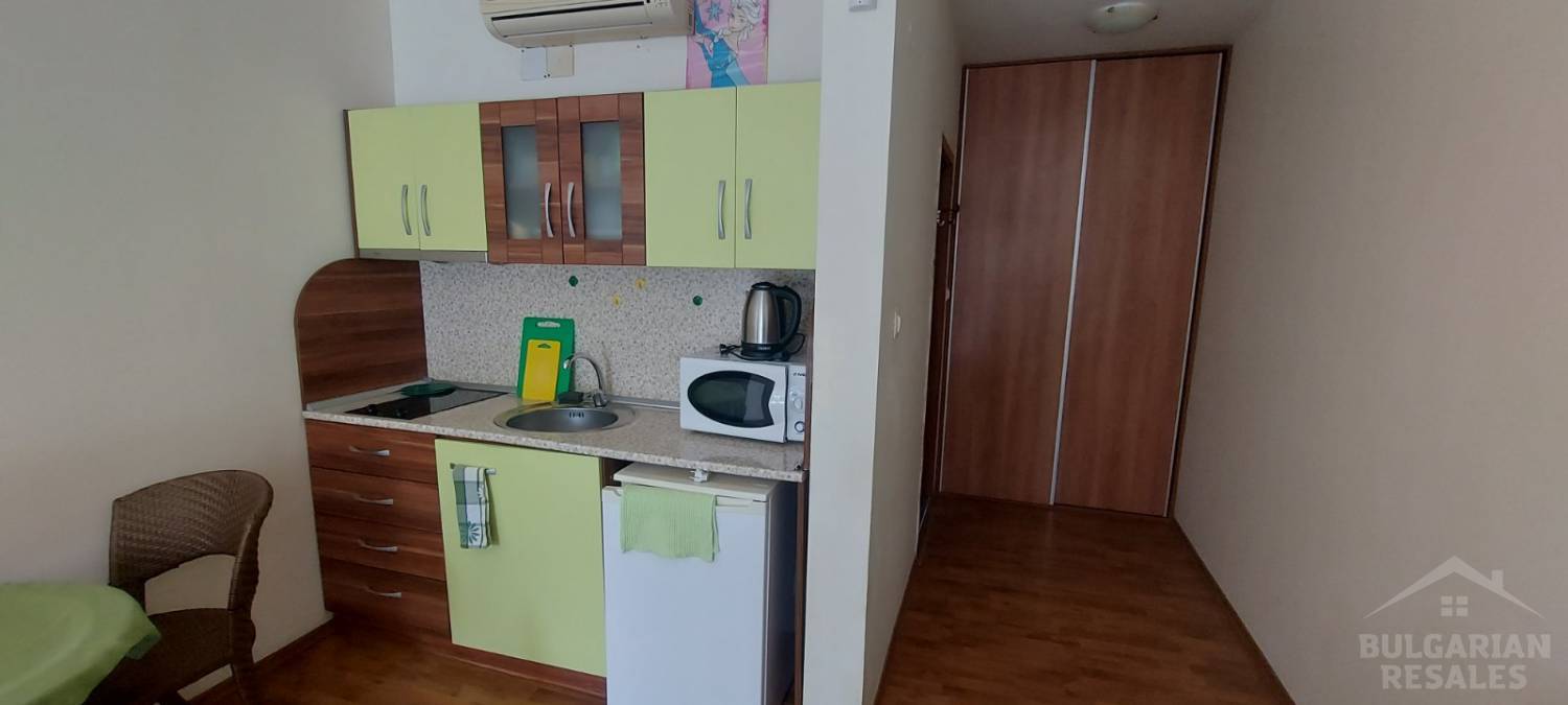 Студия с прямым выходом к бассейну, комплекс 