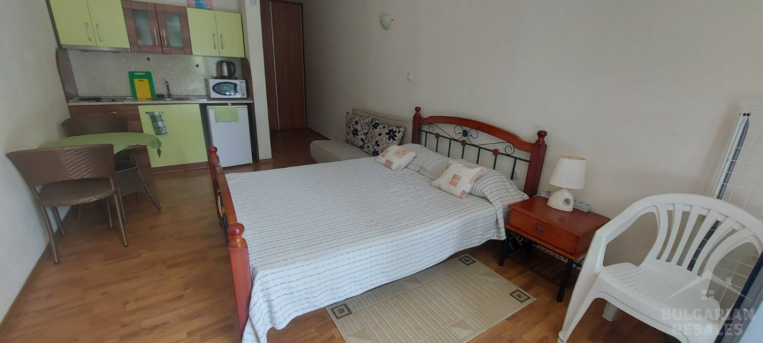 Студия с прямым выходом к бассейну, комплекс 