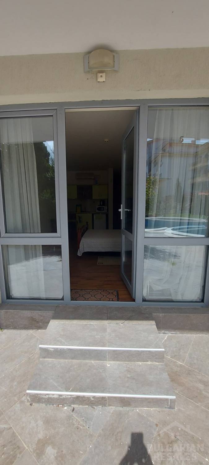 Студия с прямым выходом к бассейну, комплекс 