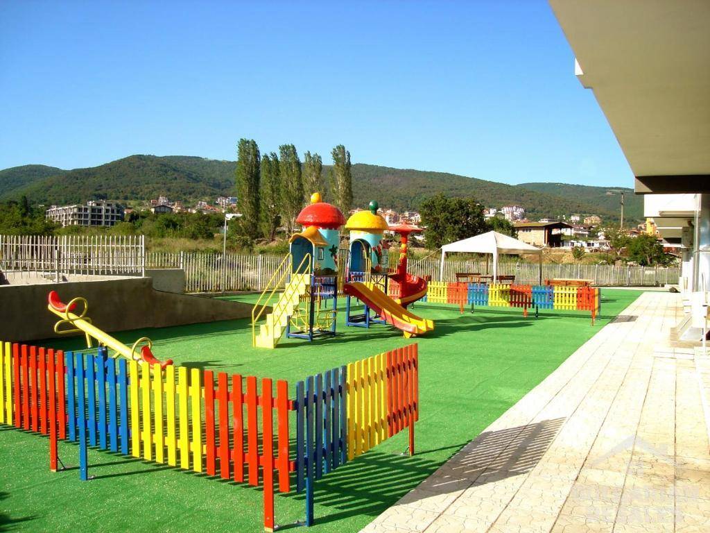 Two rooms, pool view, 400 m from the beach, Sveti Vlas ID: 6463 - Photo 10