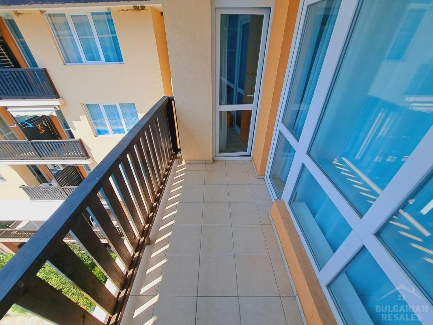 Удобный апартамент с видом на бассейн в 