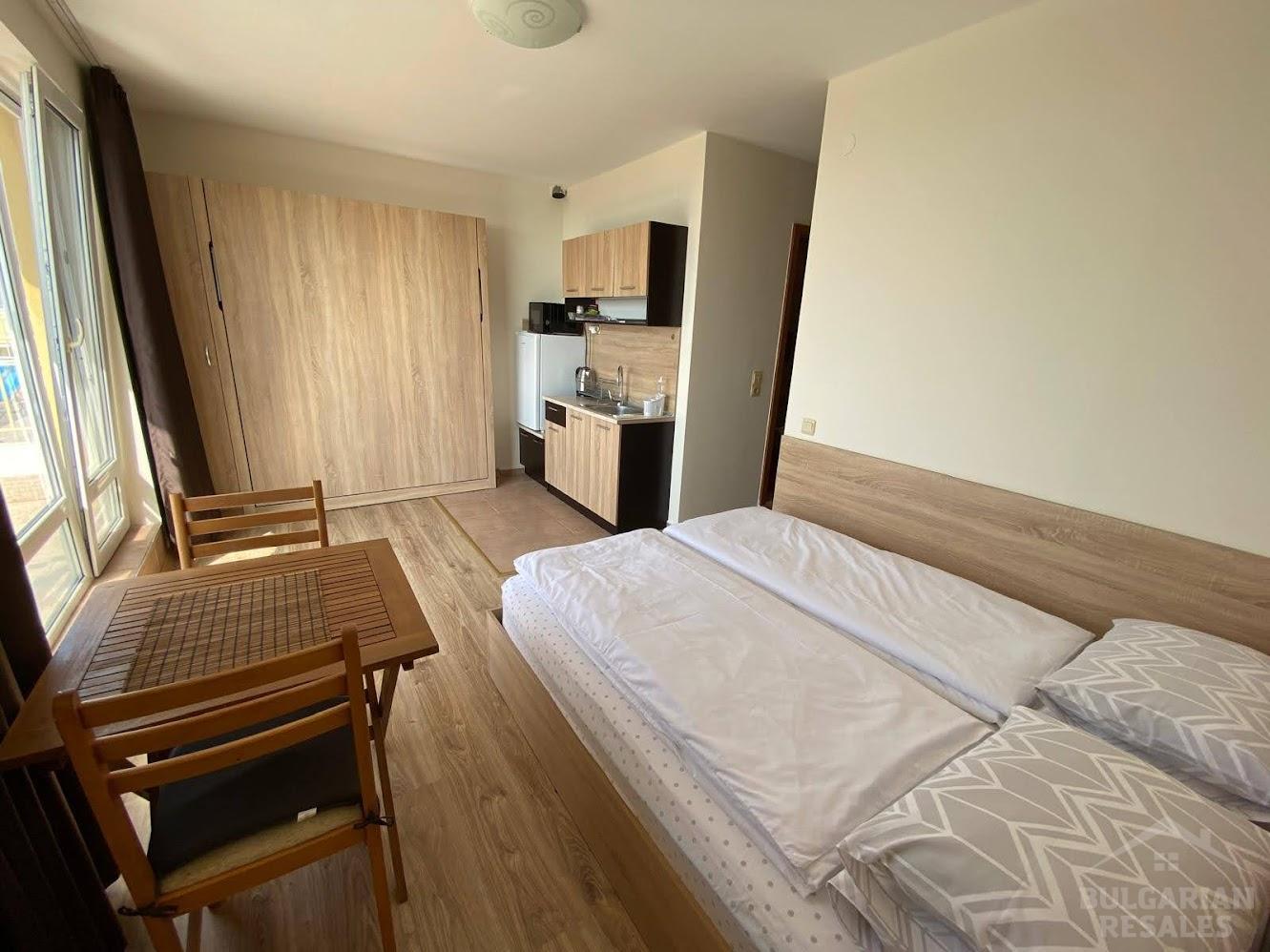 Вид на море и две двуспальные кровати - студия в 