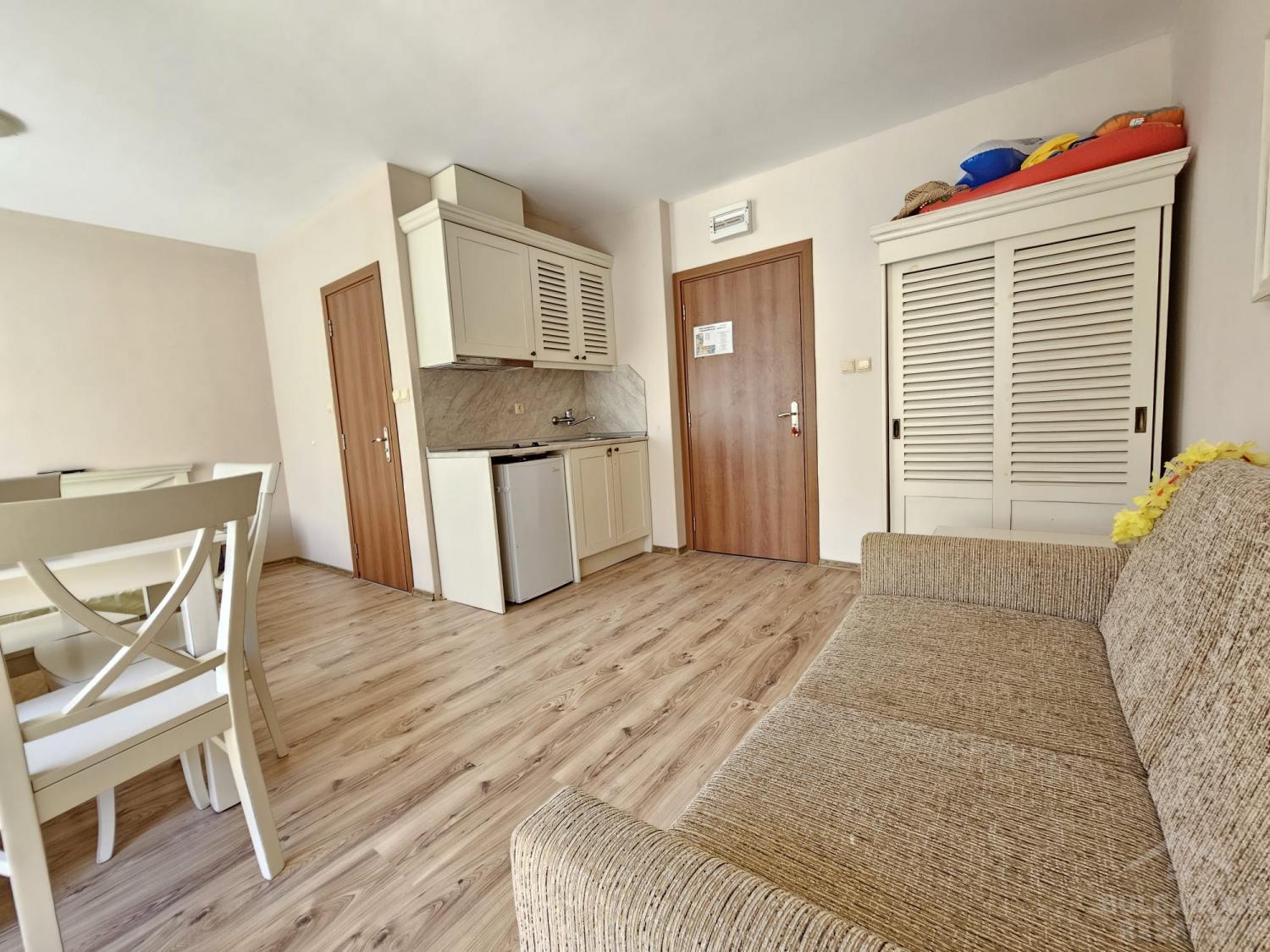 Duże studio w dobrej części kurortu ID: 3953 - Фото9