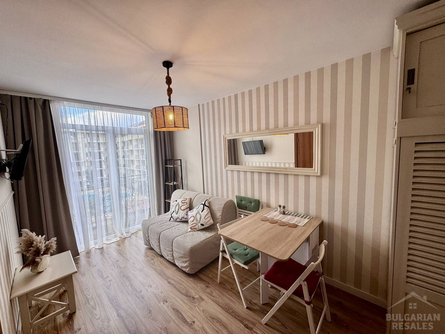 Готовый к проживанию апартамент в комплексе 