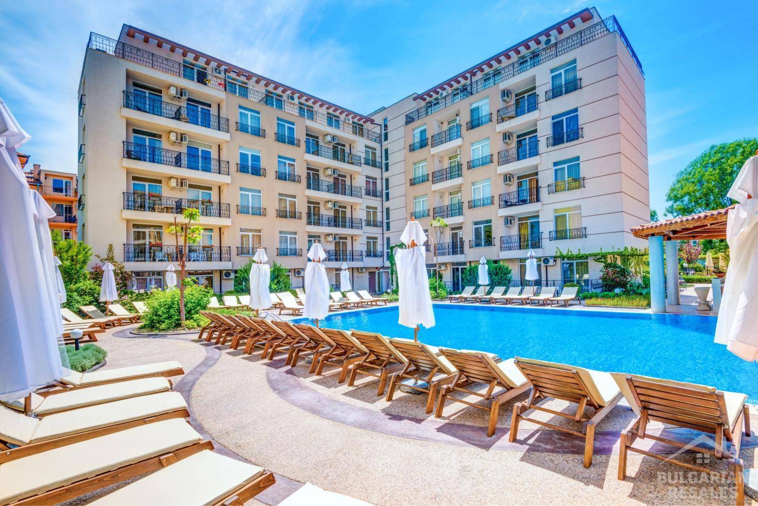 Pool view. Apartment in the “Dawn Park” complex, Sunny Beach resort ID: 6115 - Photo 14
