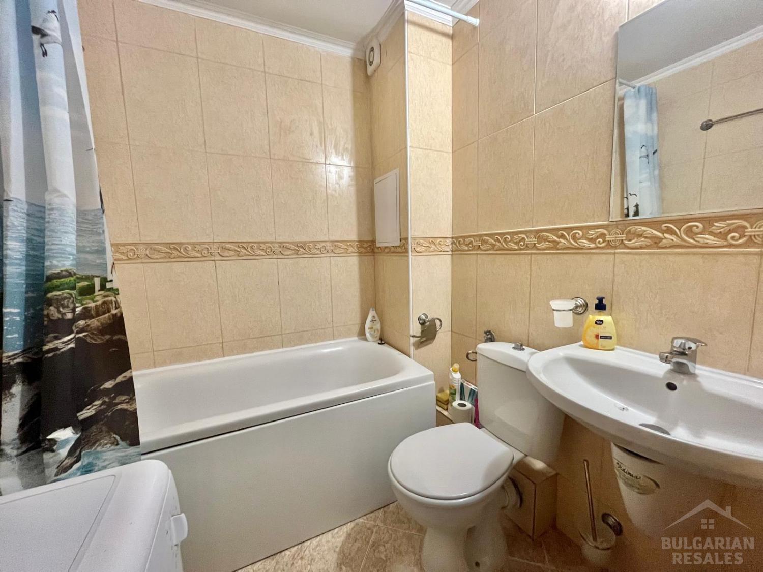 Квартира с мебелью и видом на бассейн в 