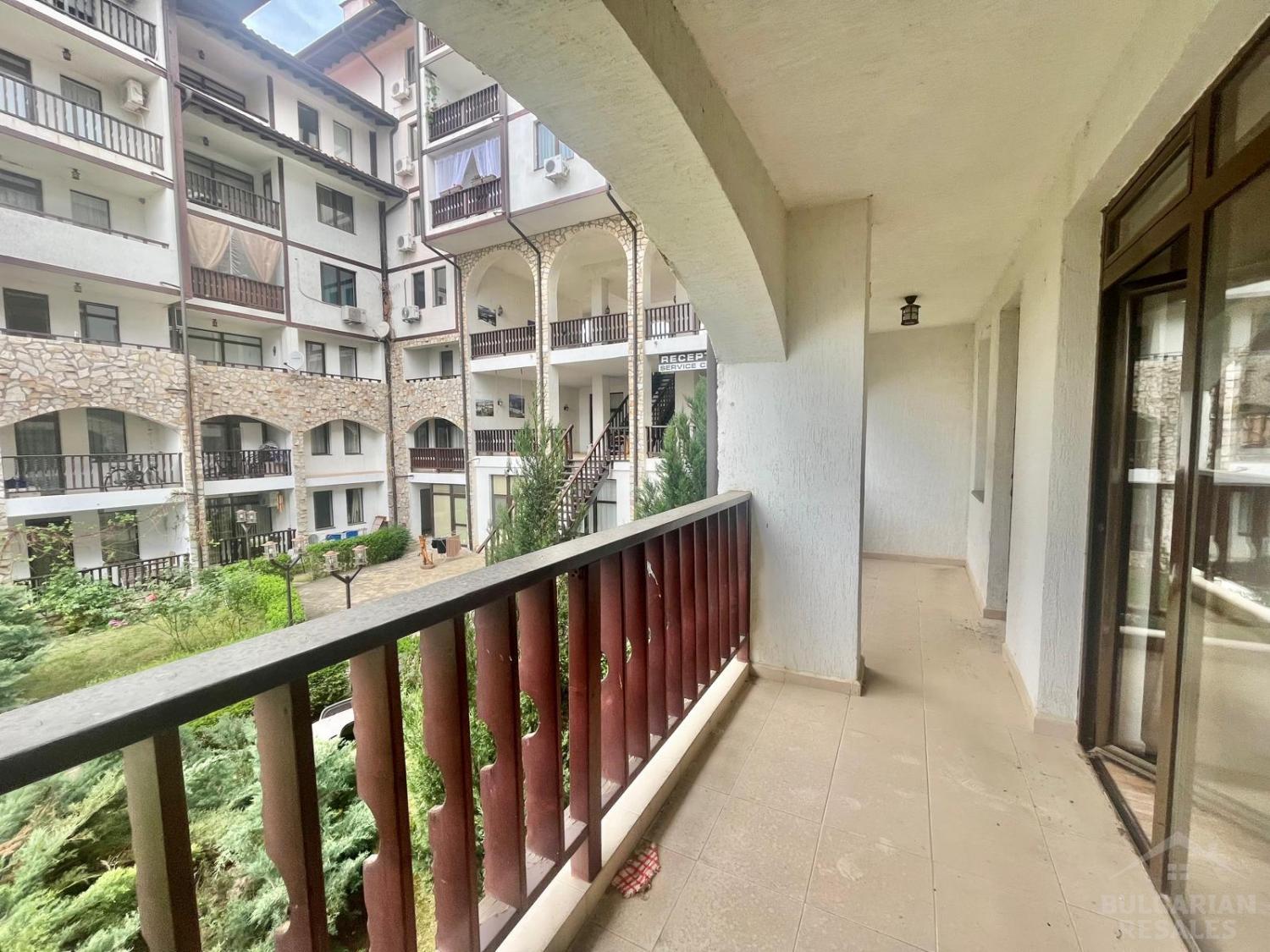 Квартира с мебелью и видом на бассейн в 