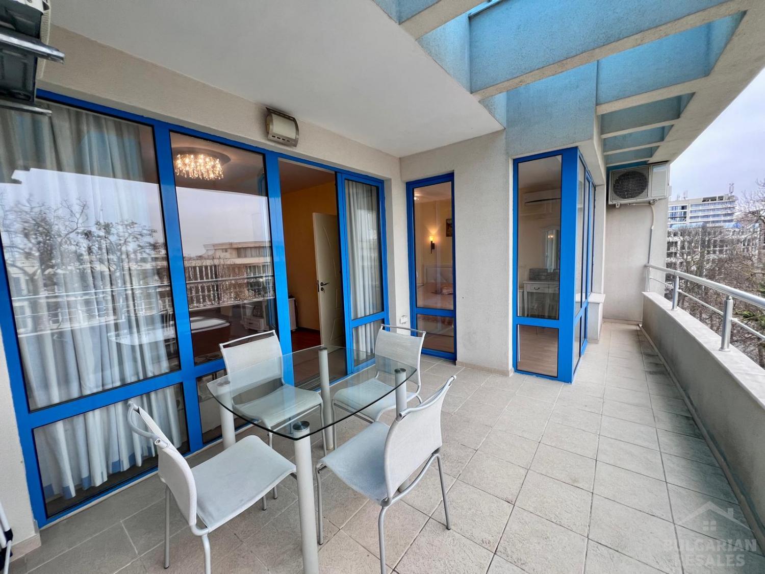 Первая линия! Апартамент в комплексе 