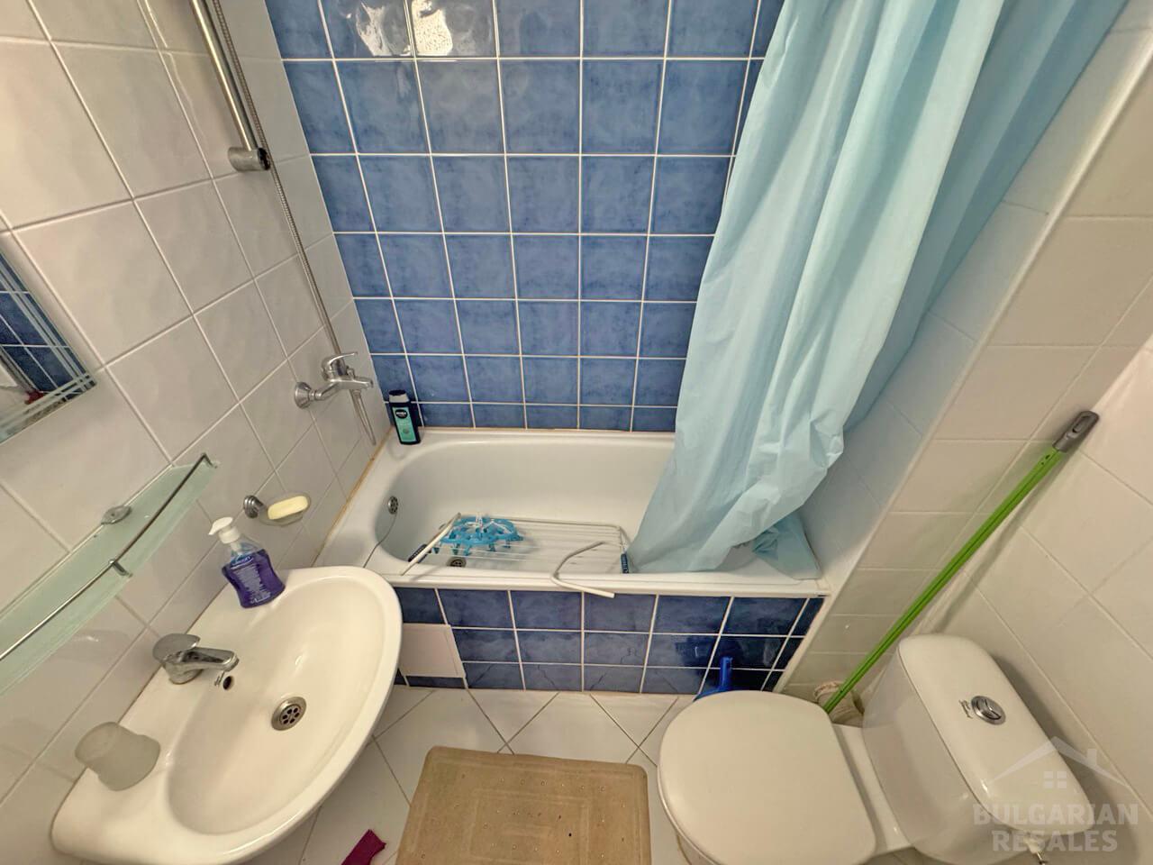 Студио с мебели в комплекс 