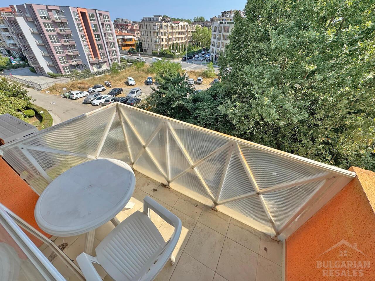 Студио с мебели в комплекс 