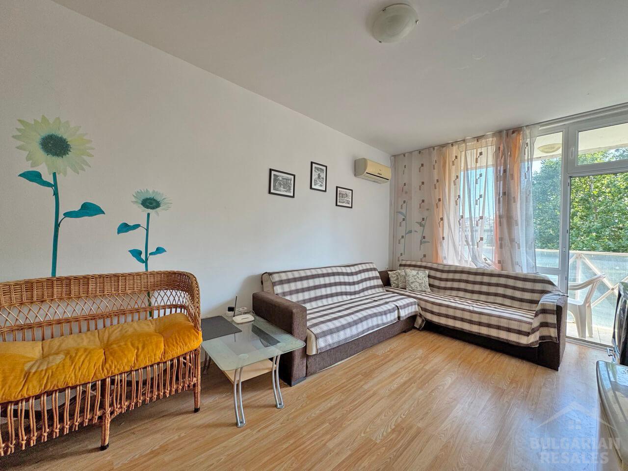 Студио с мебели в комплекс 