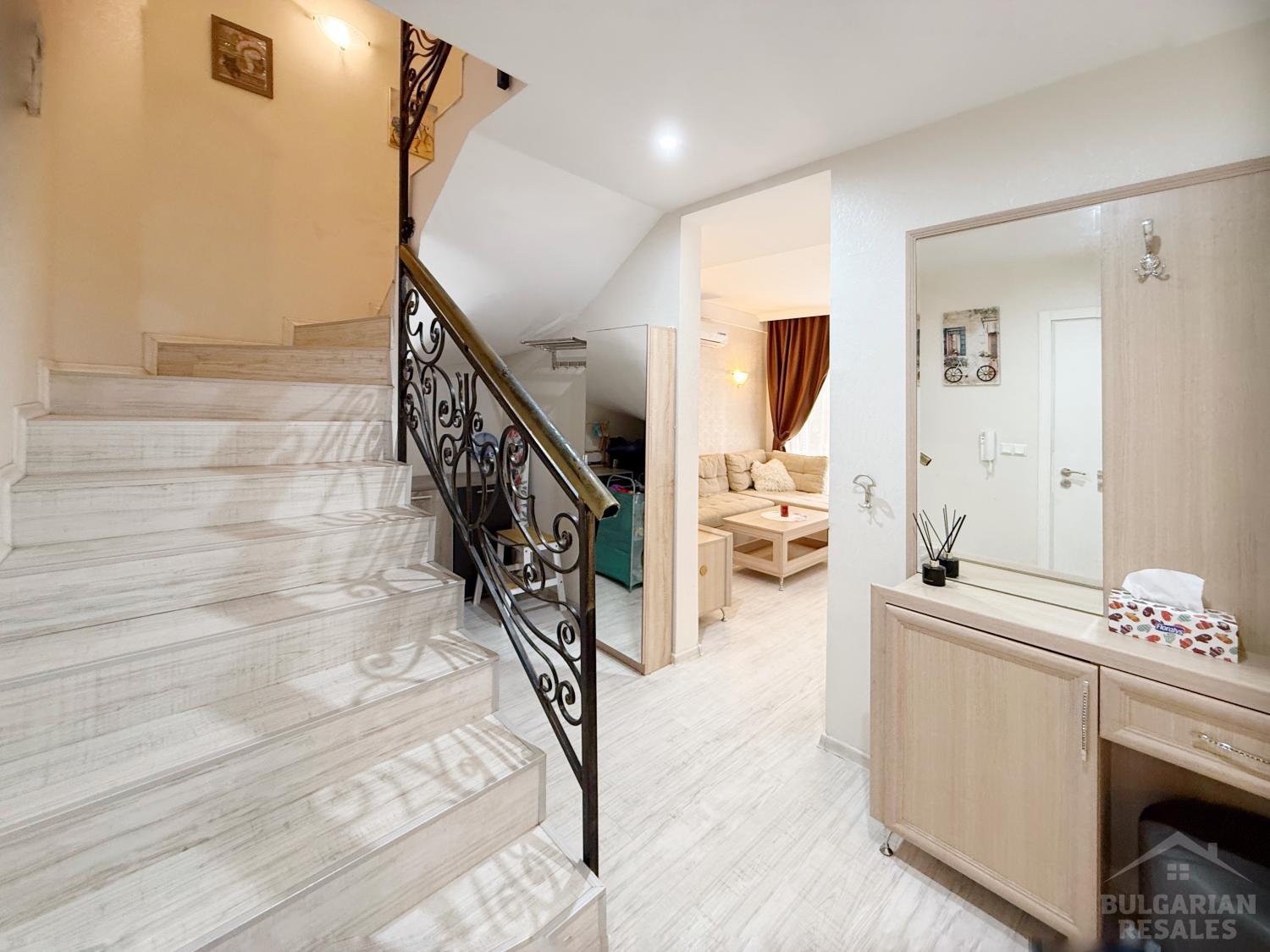 Dwupoziomowy apartament w luksusowym kompleksie 