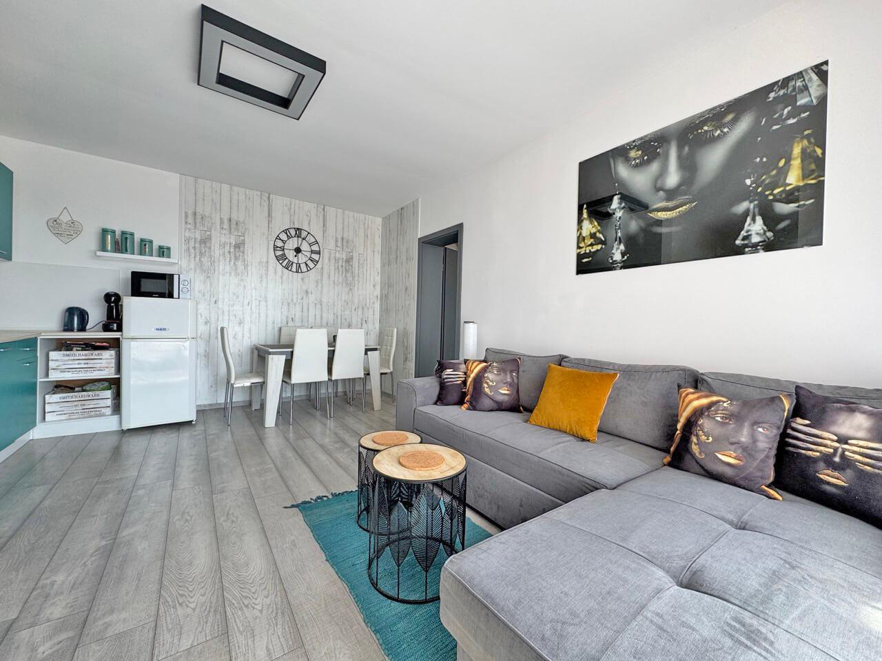 Apartment with modern renovation and expensive furniture ID: 5061 - Photo 1