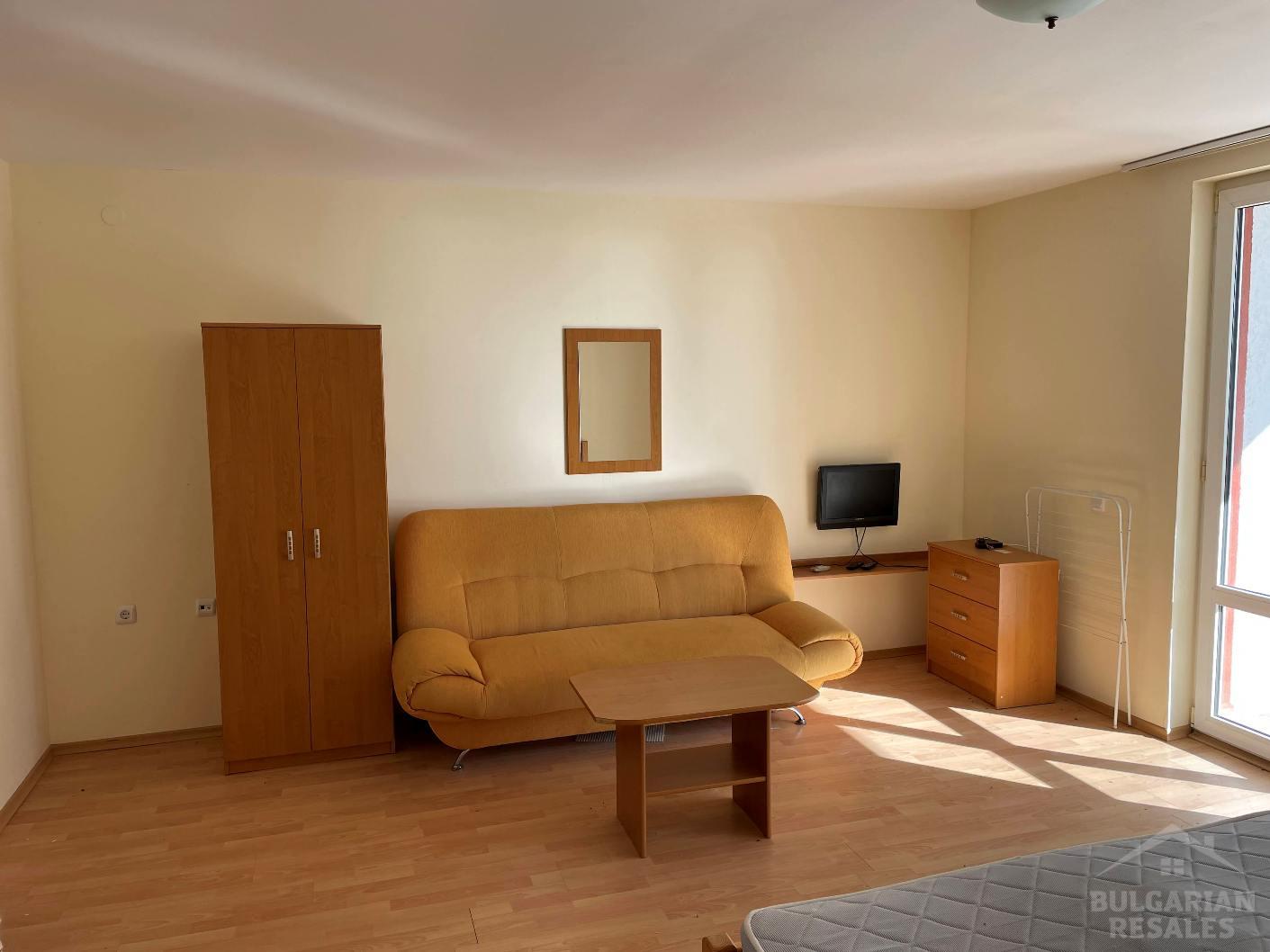 Двустаен апартамент със странична гледка към морето на първа линия в Свети Влас ID: 3214 - Снимка 11