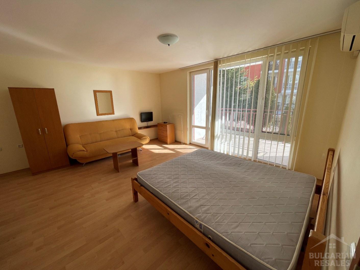 Двустаен апартамент със странична гледка към морето на първа линия в Свети Влас ID: 3214 - Снимка 5