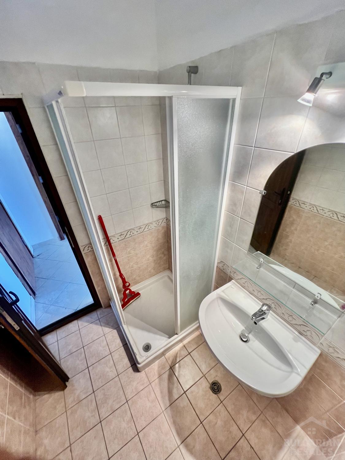 Flat in a closed complex on the first line ID: 4052 - Photo 10