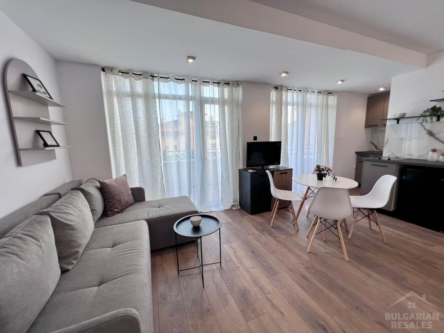 Изглед към басейна и добър ремонт - апартамент в „Kamelia Garden“ ID: 5204 - Снимка 3