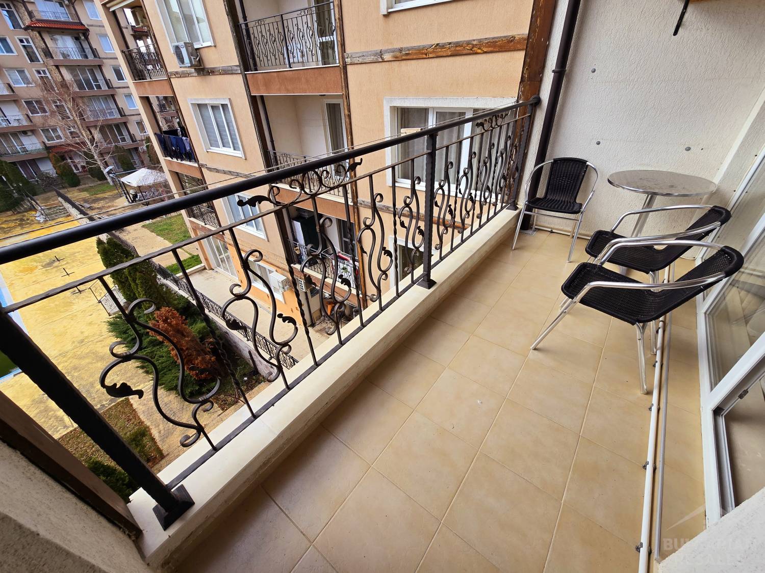 Вид на бассейн, новая мебель, апартамент в комплексе 