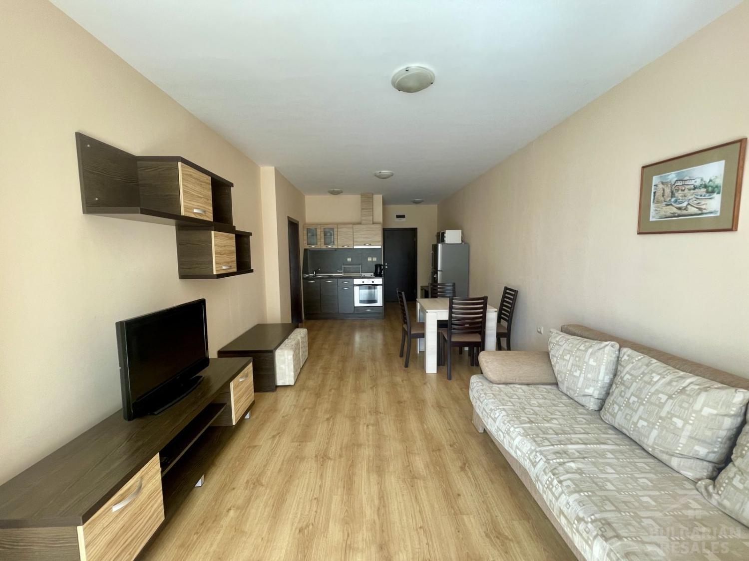 Просторен апартамент с две тераси и изглед към басейна в Свети Влас ID: 5473 - Снимка 4