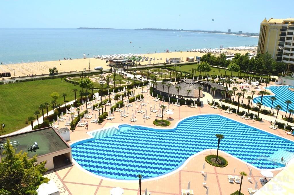 Perfect place for summer vacation! Large apartment in “Majestic” ID: 4406 - Photo 1