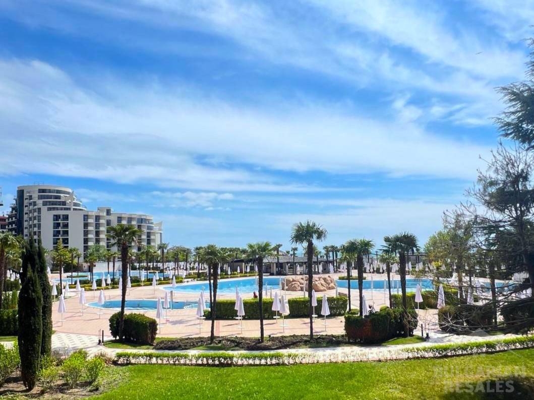 Beachfront, “Majestic Beach Resort” complex, apartment with designer interiors ID: 6090 - Photo 1