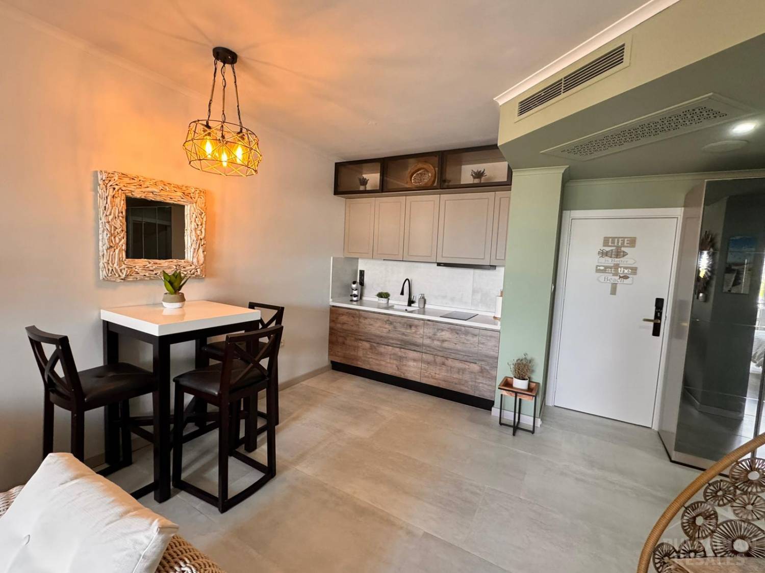 Beachfront, “Majestic Beach Resort” complex, apartment with designer interiors ID: 6090 - Photo 7