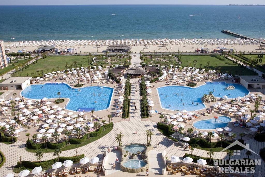 Beachfront, “Majestic Beach Resort” complex, apartment with designer interiors ID: 6090 - Photo 17