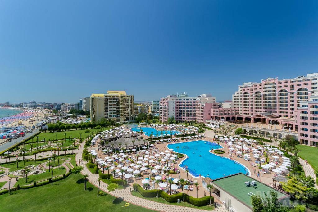 Beachfront, “Majestic Beach Resort” complex, apartment with designer interiors ID: 6090 - Photo 20