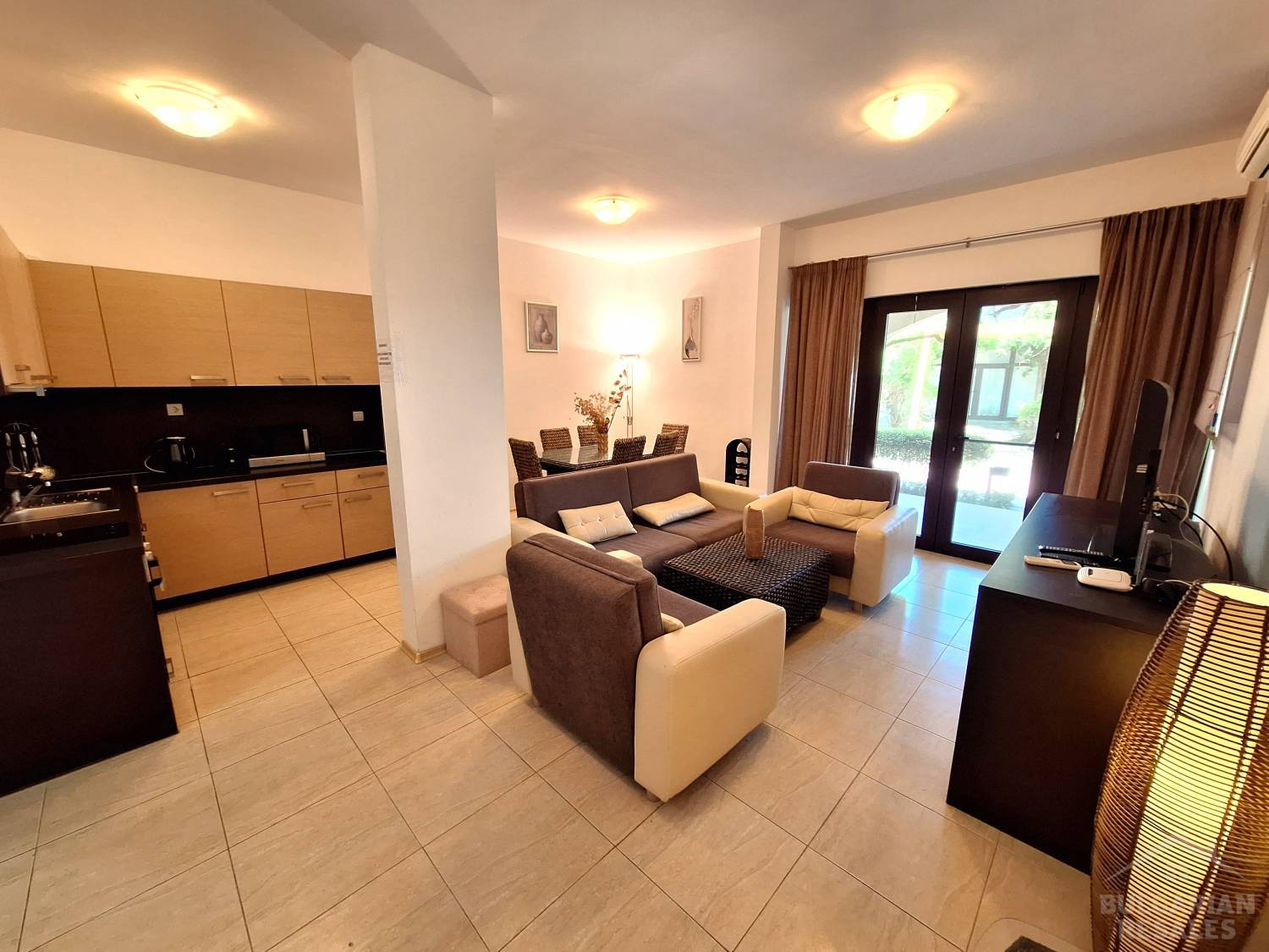 Первая линия! Апартамент с мебелью в комплексе 