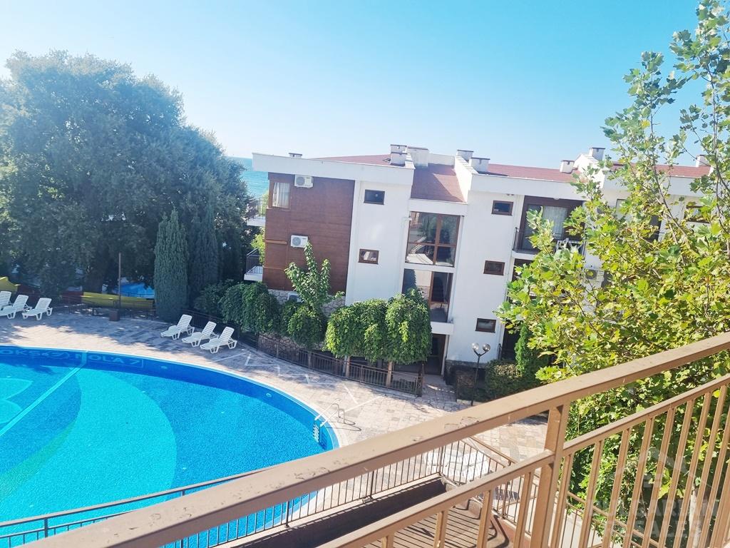 Изглед към басейна! Имот на първа линия в Елените ID: 5461 - Снимка 9