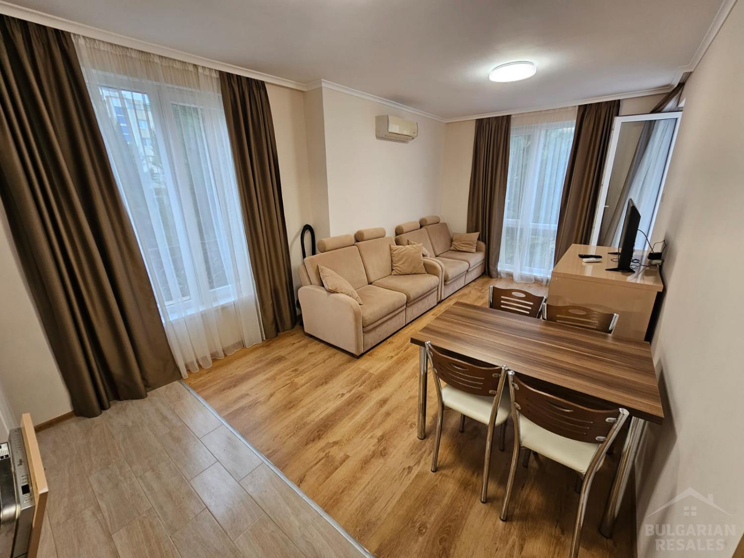 Просторен и уютен: апартамент с две спални и изглед към басейна  ID: 4715 - Снимка 2