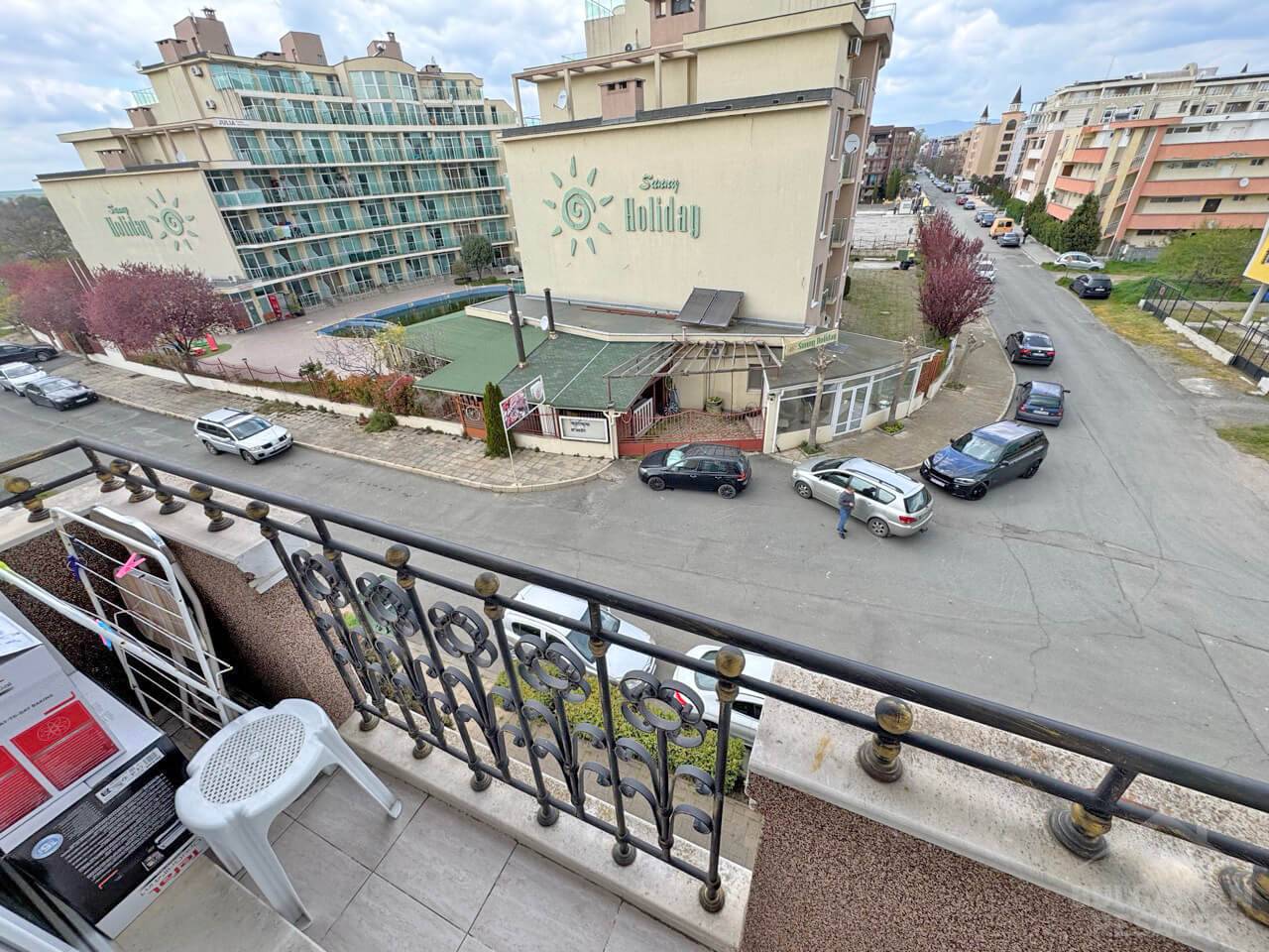 Студия с отдельной кухонной зоной в комплексе 