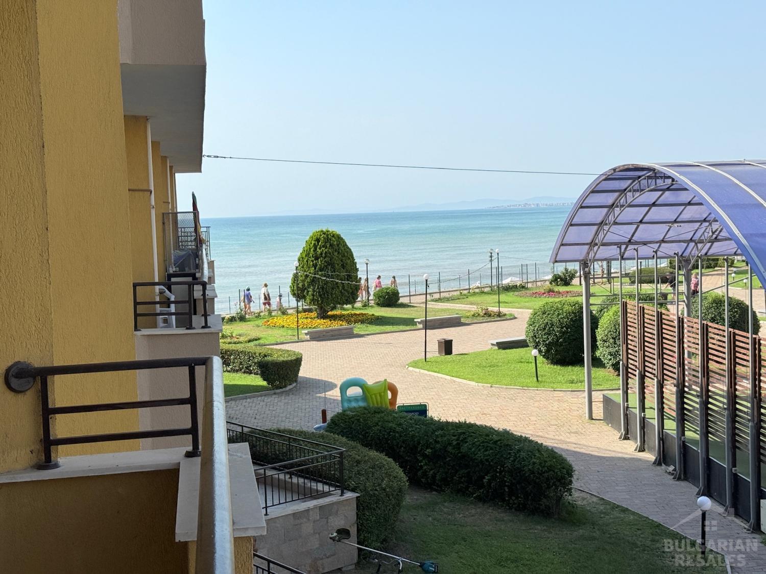 Первая линия и красивый вид! Квартира в 