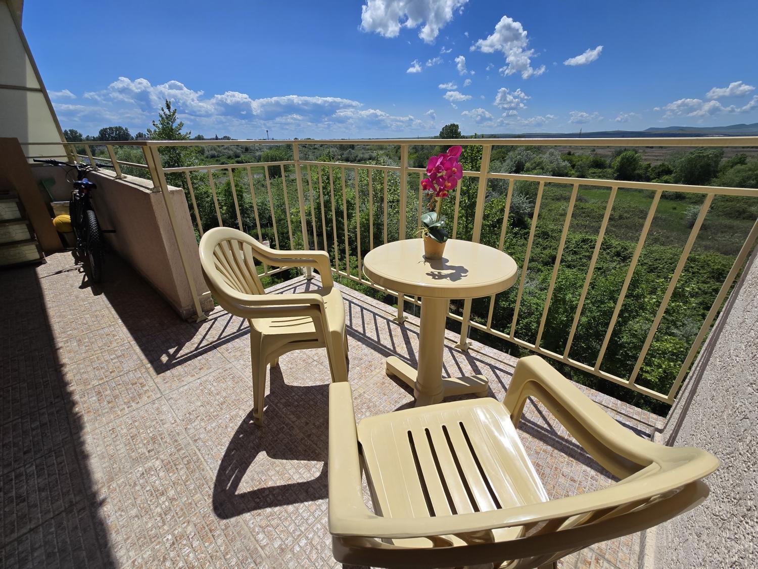 Светлая квартира с мебелью в 