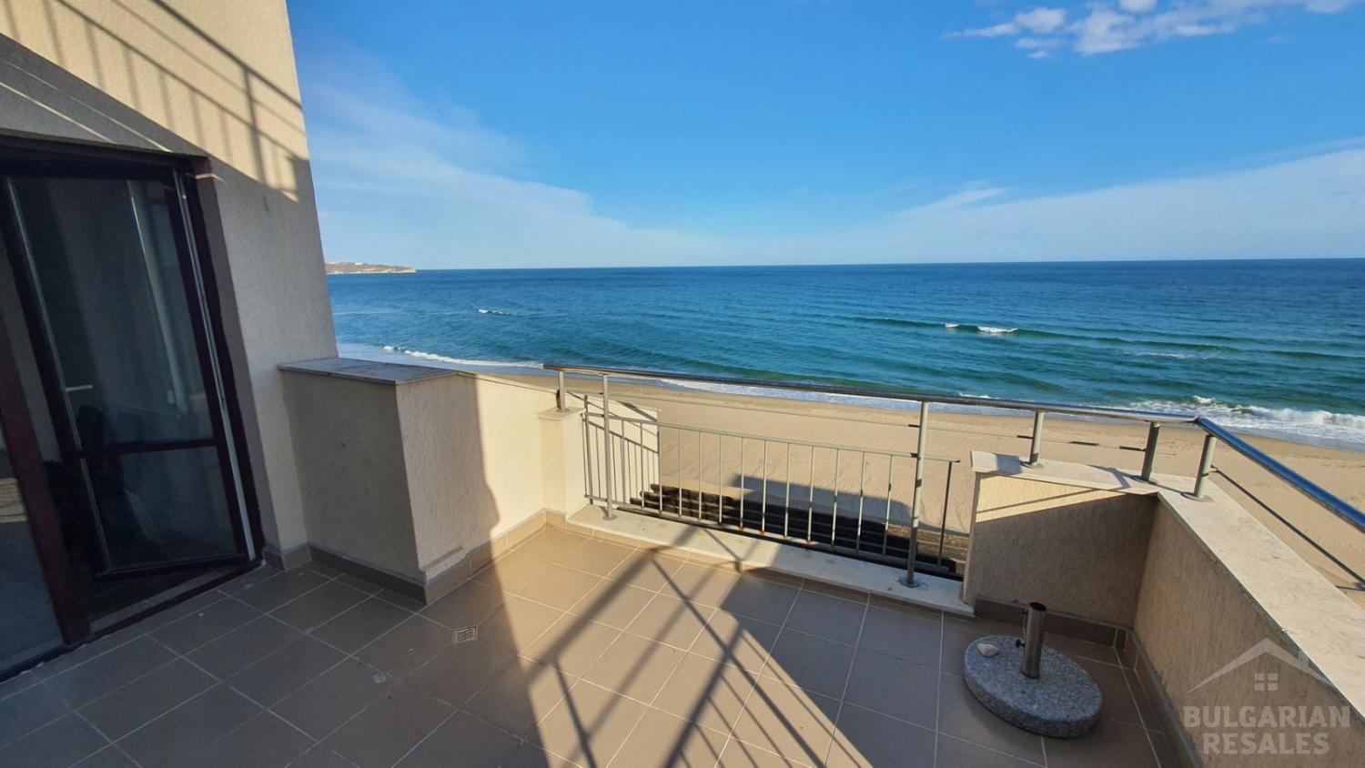 Trzy pokoje, pierwsza linia, mieszkanie w Obzor. ID: 3918 - Фото1