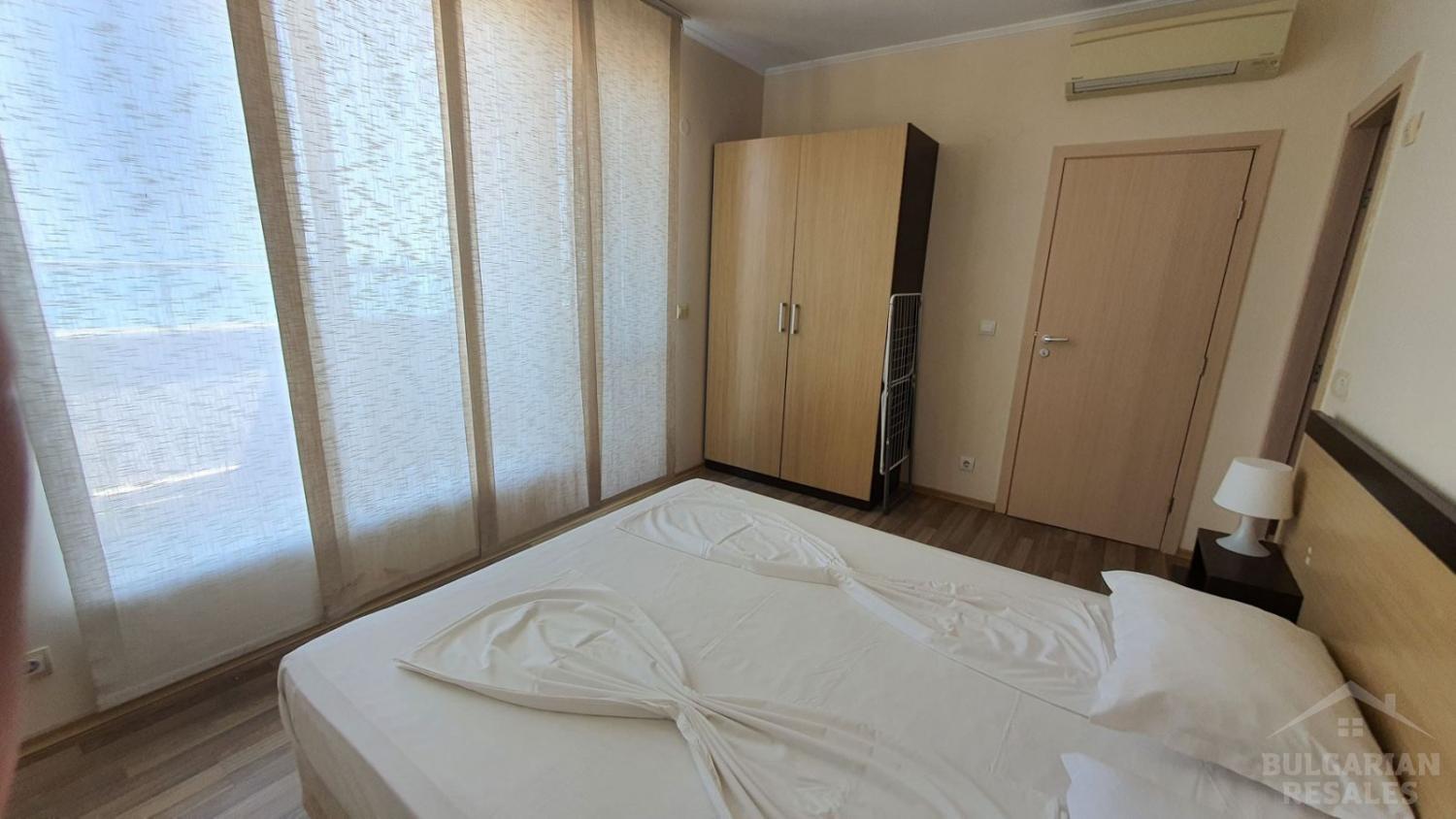 Апартамент с две спални на първа линия на брега на морето! Супер инвестиция! ID: 3917 - Снимка 9