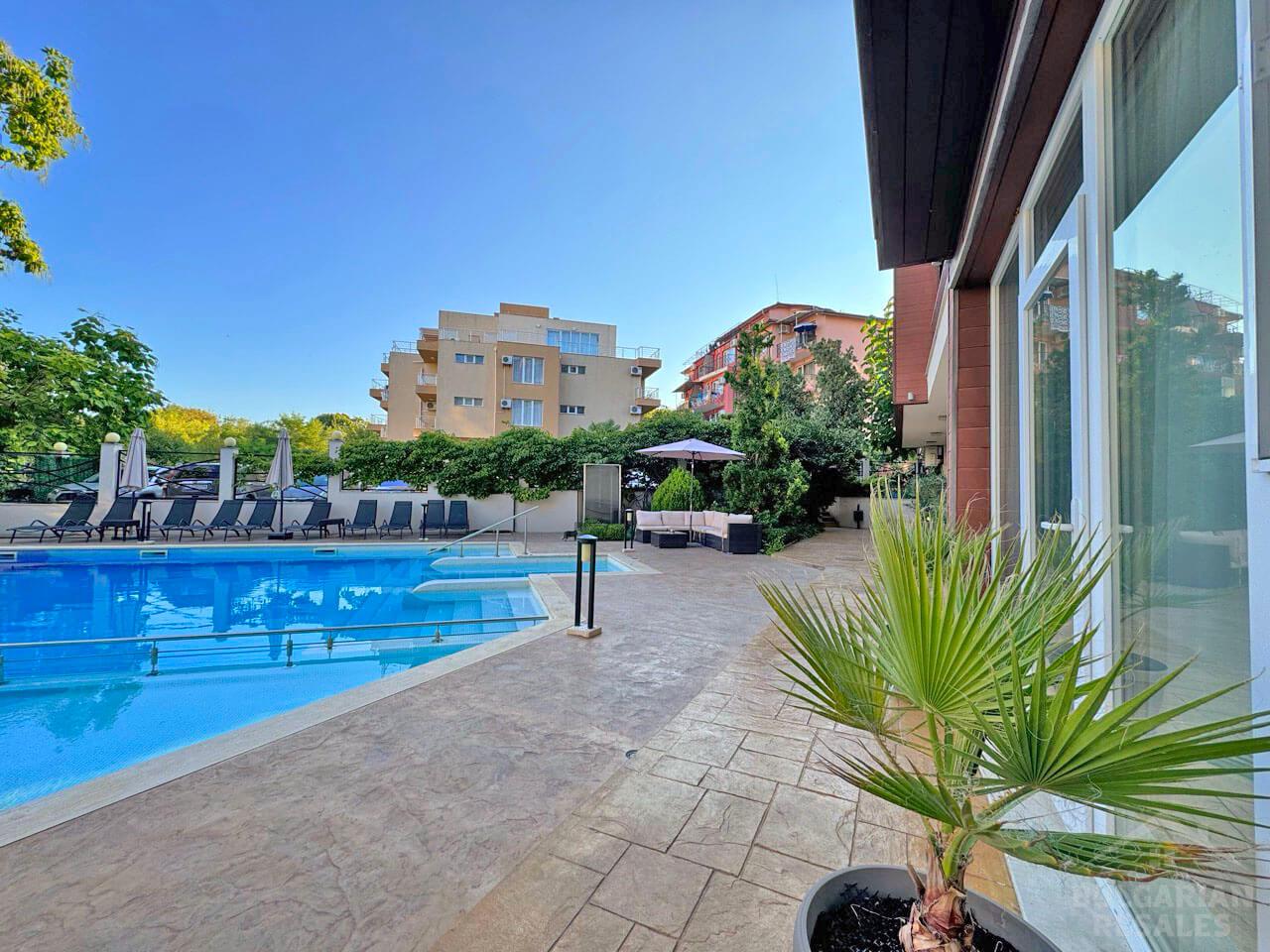 Priestranné luxusné apartmány s jednou spálňou na predaj v „Omega Resort“ ID: 4285 - Фото16