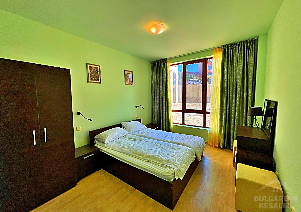 Квартира с выходом к бассейну в 