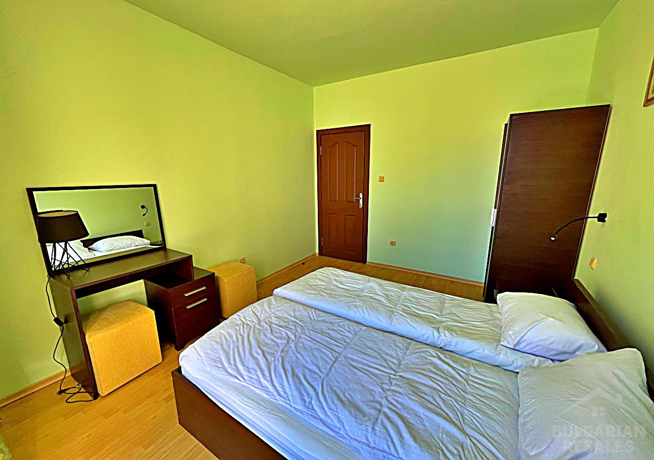 Квартира с выходом к бассейну в 