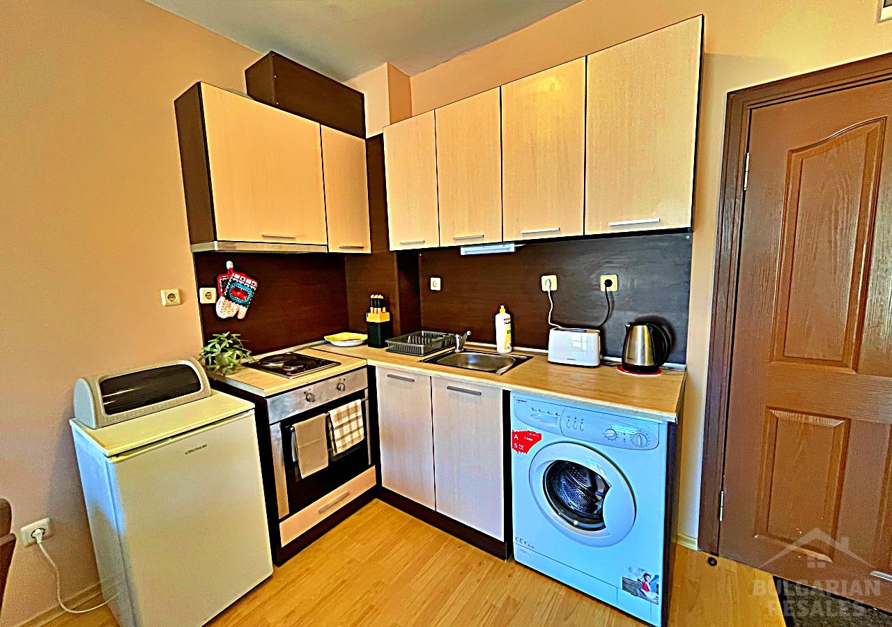 Квартира с выходом к бассейну в 