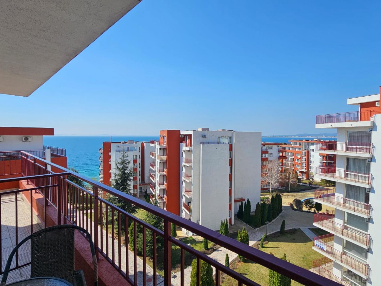 Apartment by the sea in the complex 