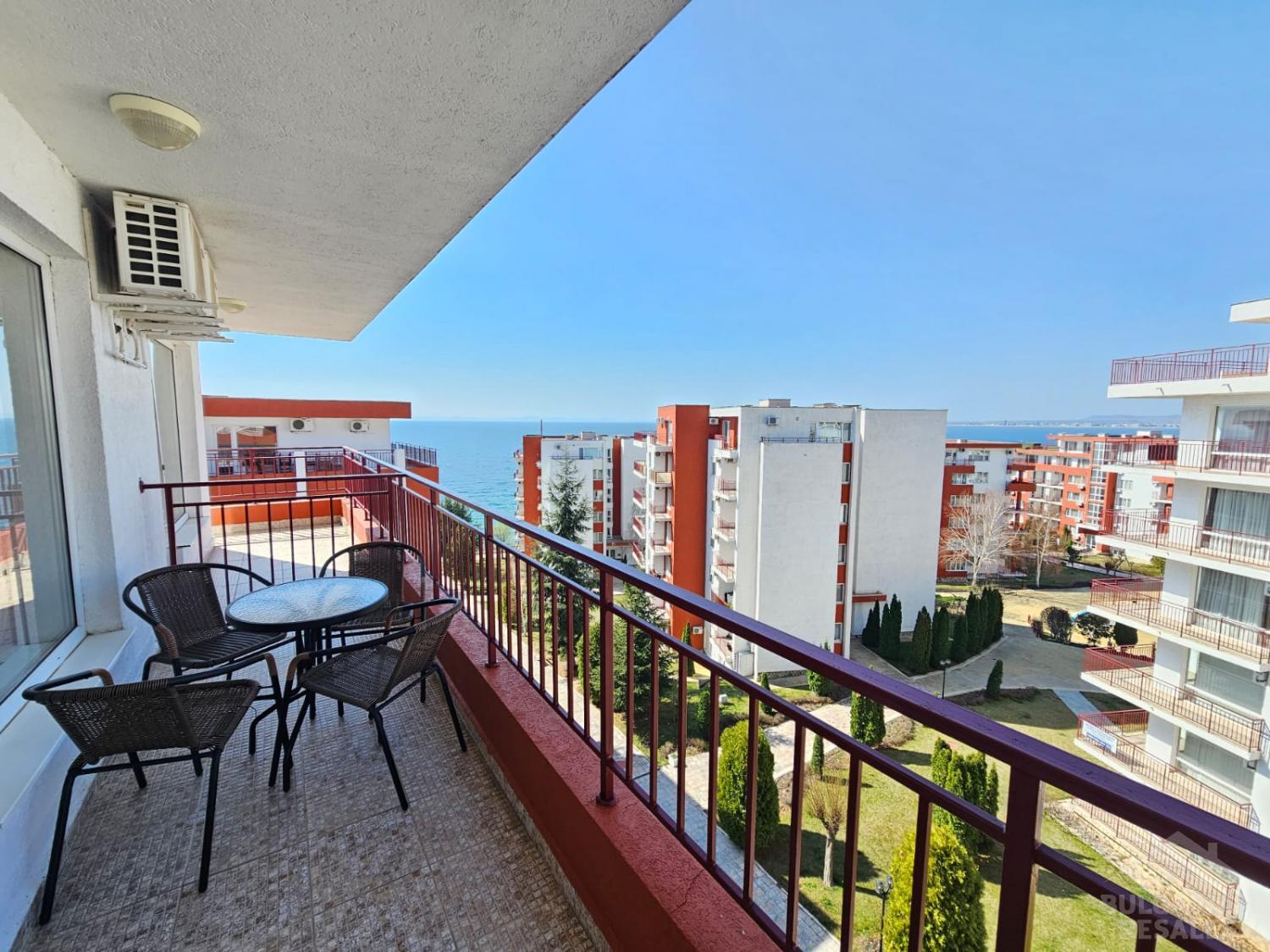 Apartment by the sea in the complex 