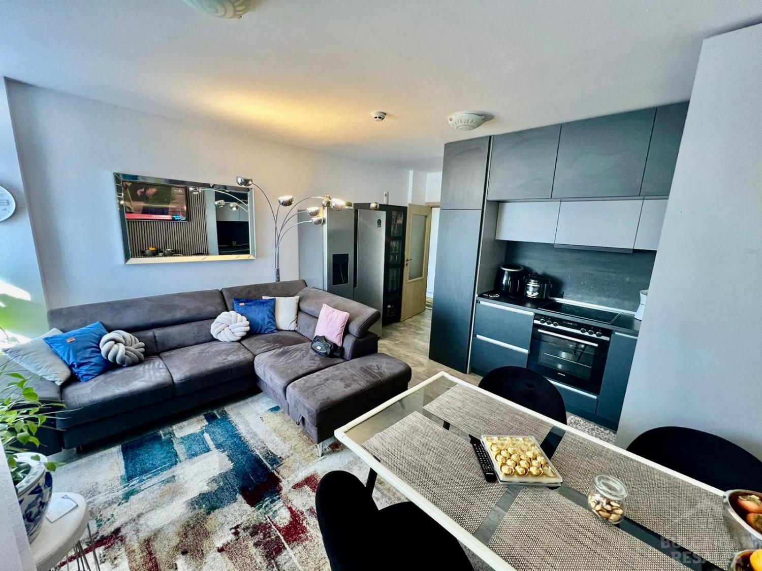 Stylish apartment with pool view in a quiet location ID: 5319 - Photo 1