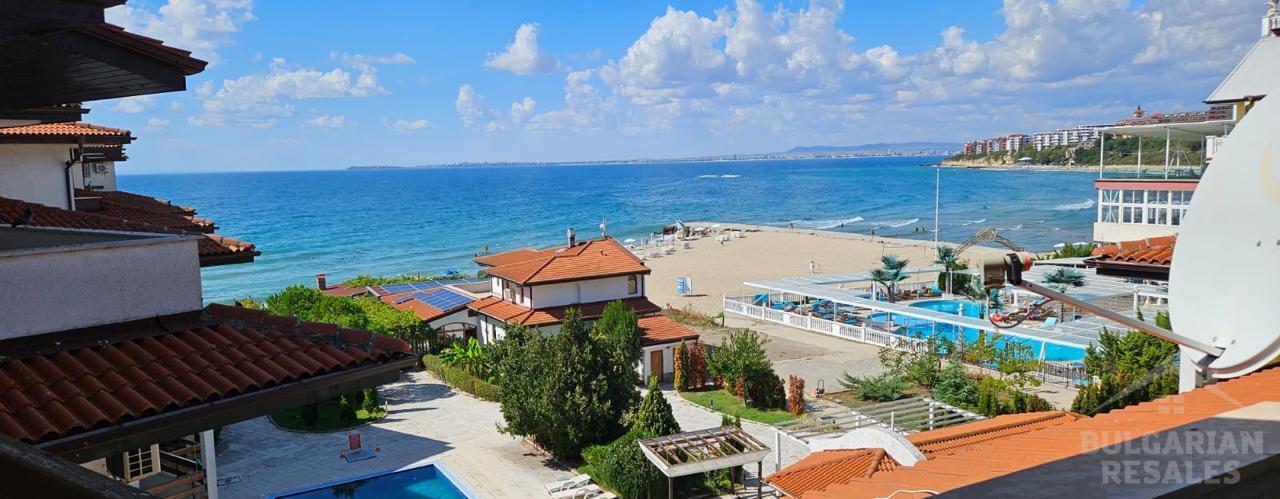 Spacious apartment on the first line in Elenite ID: 4472 - Photo 1