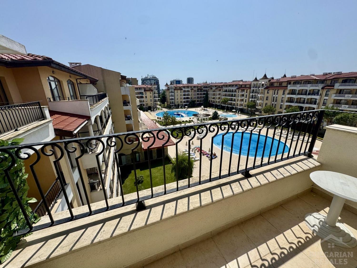 Изглед към басейна и три стаи - хубав апартамент в курорта ID: 5207 - Снимка 9