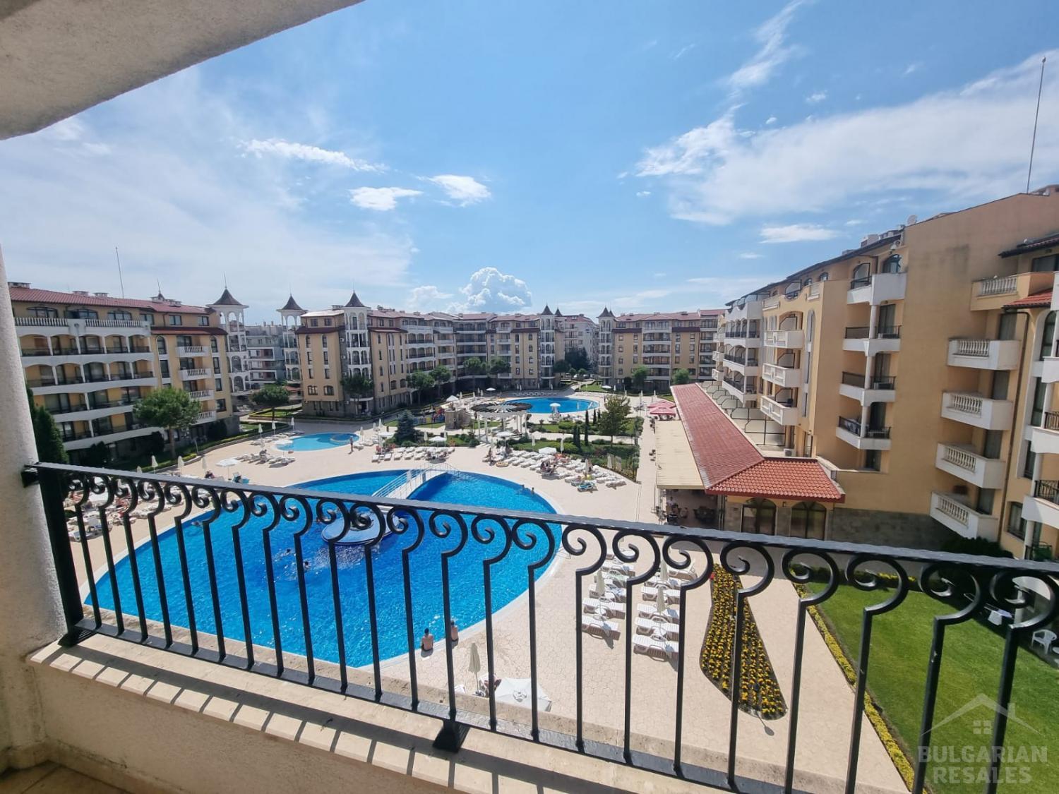 The best investment in real estate by the sea! Royal Sun complex ID: 3467 - Photo 1