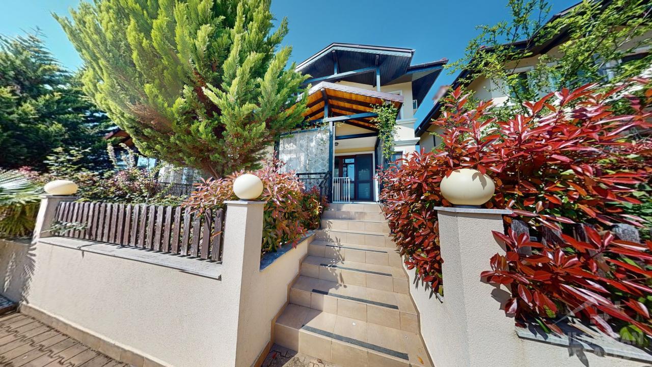 Триетажна къща с директен изход към басейна ID: 5316 - Снимка 2