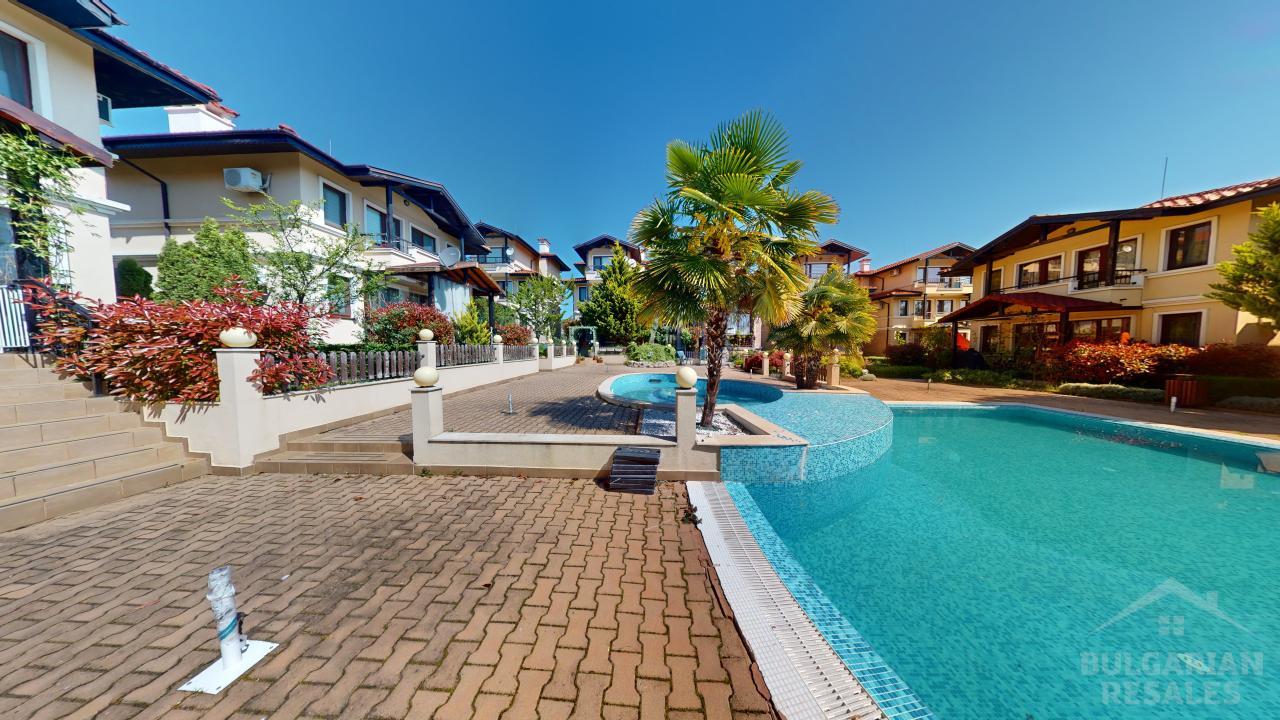 Trzypiętrowy dom z bezpośrednim dostępem do basenu ID: 5316 - Фото1